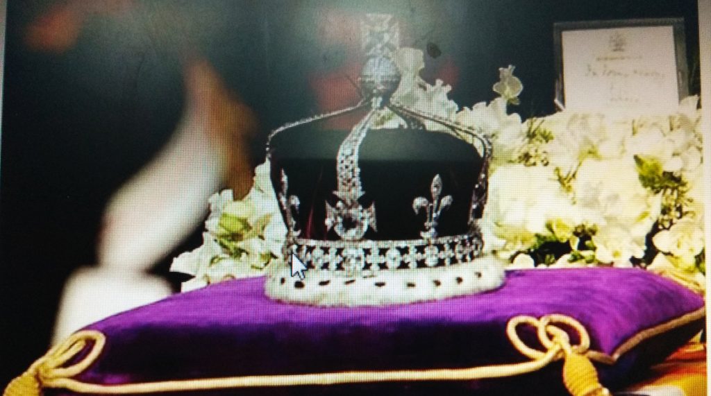 Queen Elizabeth II wearing Kohinoor Diamond studded crown